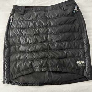 SKHOOP Black Quilted Puffer Women's Short Skirt. Size M